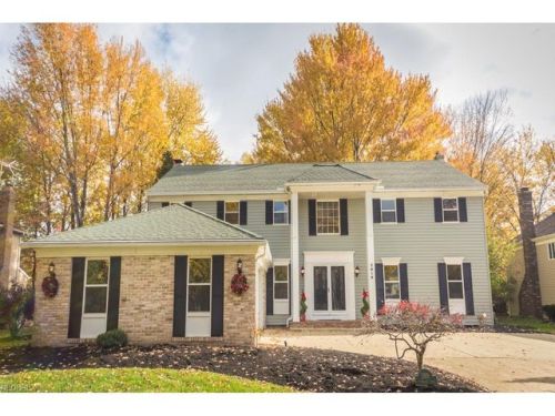 2819 Southwood Dr, Cleveland OH  44145-4670 exterior