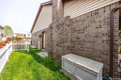 425 Rosemary St, Dearborn Heights MI  48127-3681 exterior