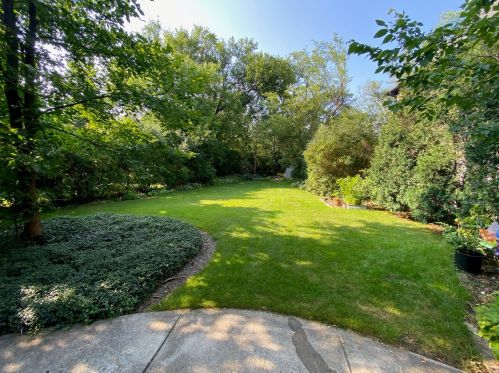 210 South St, Elmhurst, IL 60126-4024