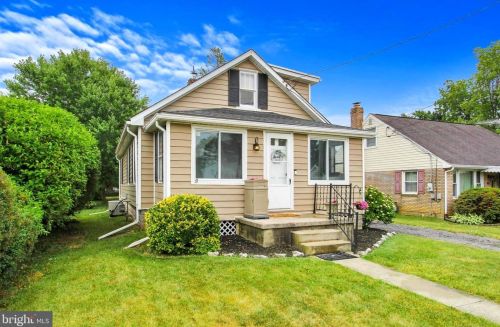 33 Delaware Ave, Littlestown, PA 17340-1105