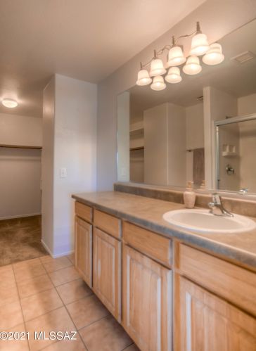 8363 Hunnic Dr, Tucson AZ 85747-5987 exterior