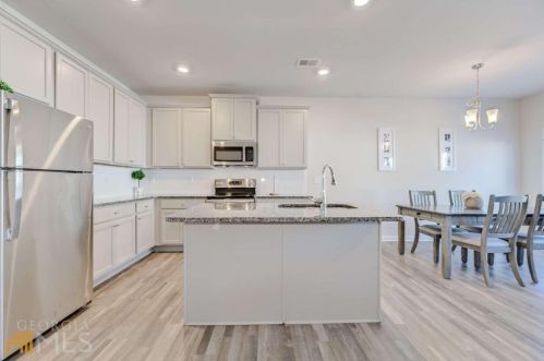 4933 Lower Elm St, Atlanta GA 30349-1677 exterior