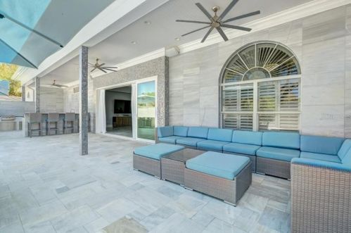 2819 Safe Hbr Dr, Tampa FL 33618-4538 exterior