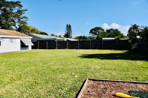 2037 Hideaway Cir, Fort Pierce FL 34952-4801 exterior