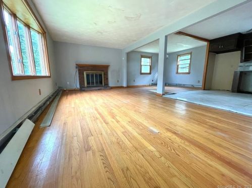 231 Batterson Dr, New Britain, CT 06053-1067