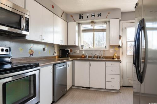 6471 Cyclamen Way, Taylorsville UT 84081-4910 exterior