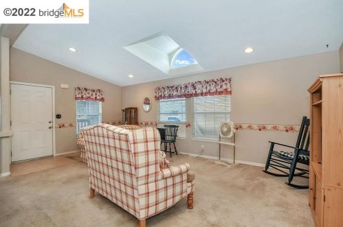 71 A St, Concord CA 94520-5304 exterior