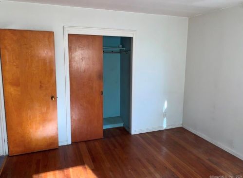 101 Ave, Windsor Locks CT 06096-2130 exterior