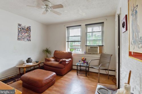 327 10 St, Darby PA 19023-1707 exterior