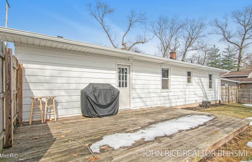 1004 Oakcrest St, Wyoming MI exterior