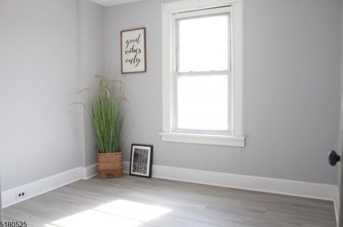 75 Dixon Ave, Paterson NJ  07501-2521 exterior