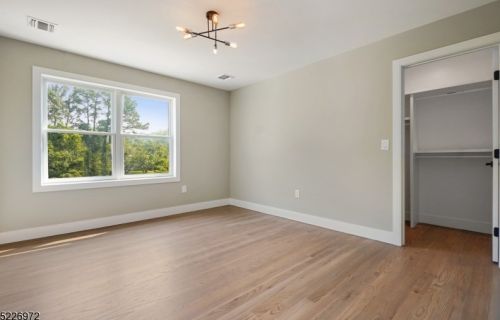 6 Warwick Cir, Springfield NJ  07081-2244 exterior