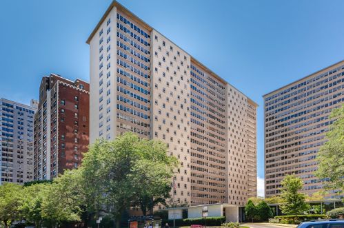 3950 Lake Shore Dr, Chicago IL  60613-3434 exterior