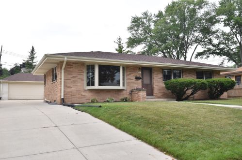 8819 Holt Ave, Milwaukee, WI 53227-4538