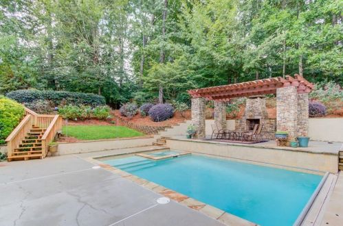 4012 Leprechan Way, Duluth GA 30097-8151 exterior