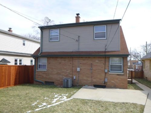 3537 11th St, Milwaukee, WI 53206-3032