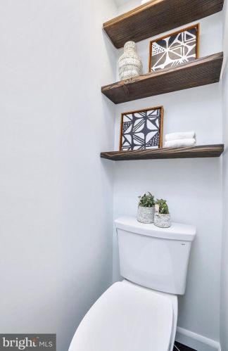 780 Lamont St, Washington DC  20010-1527 exterior