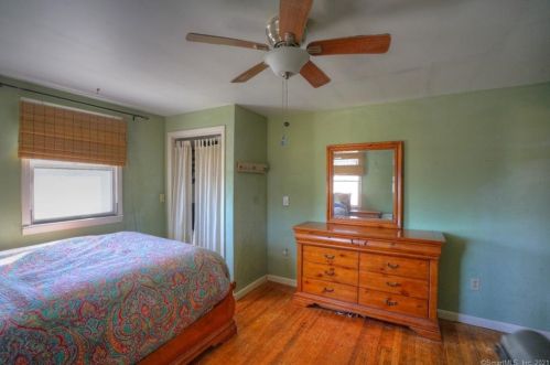 18 Comstock Ave, Uncasville CT 06382-2603 exterior