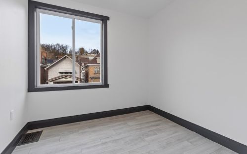 1624 Jancey St, Pittsburgh PA  15206-1327 exterior