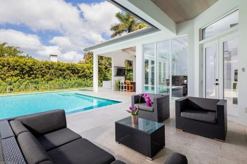 7594 Cordoba Cir, Naples FL 34109-7118 exterior