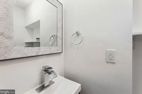 1607 D St, Washington DC  20003-2441 exterior