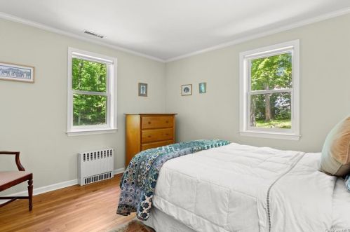 1 Elizabeth Pl, Armonk NY 10504-1428 exterior