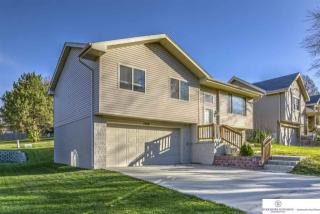 7912 Potter Plz, Omaha, NE 68122-1449