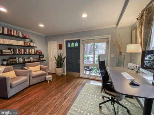 218 Taylor Run Pkwy, Alexandria VA  22314-4932 exterior