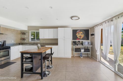 8052 2nd St, Tucson, AZ 85710-1624