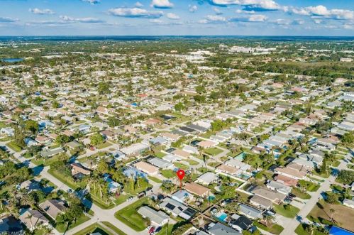 708 100 Ave, Naples FL 34108-2239 exterior