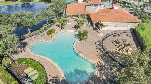 2026 Grv Dr, Naples FL 34120-1424 exterior