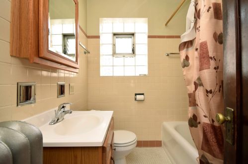 4910 Kilbourn Ave, Chicago IL 60629-5217 exterior