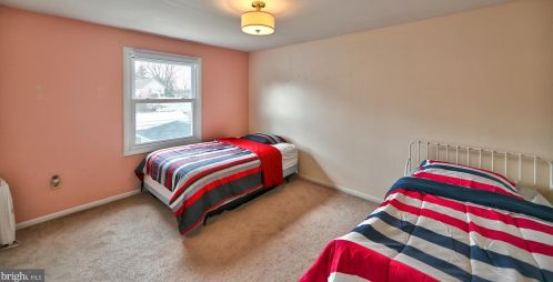 1 Hamilton Lk Dr, Trenton NJ 08619-3437 exterior