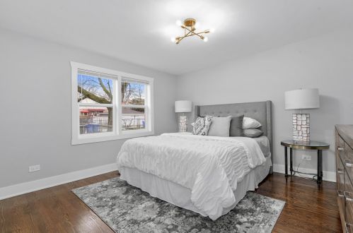 9740 Calumet Ave, Chicago IL 60616-2439 exterior