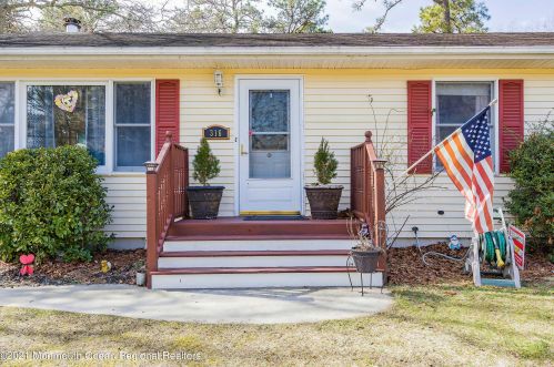 316 Hayes Ave, Berkeley Township, NJ 08721-2910