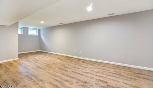 23 Pilgrim Ct, Morristown, NJ 07960-5737