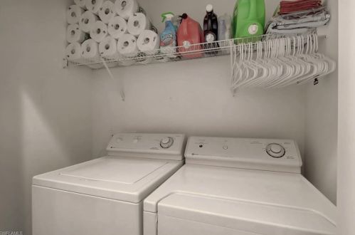 7468 Bristol Cir, Naples FL 34120-0693 exterior