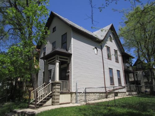 2114 2nd St, Milwaukee, WI 53212-3208