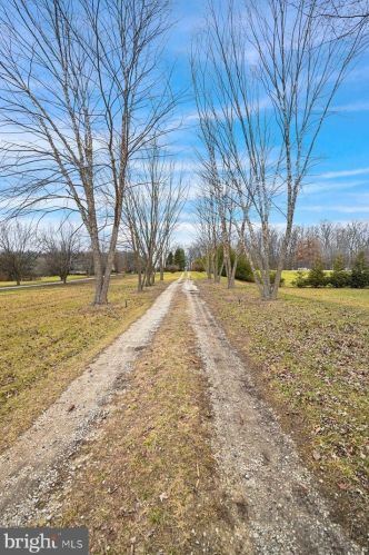 124 Bollinger Rd, Littlestown PA 17340-9119 exterior