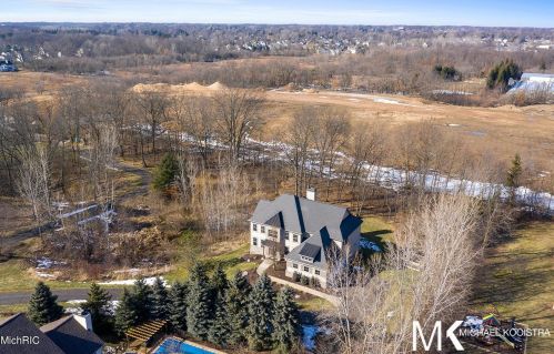 1860 Tall Pne Dr, Grand Rapids MI 49546-7923 exterior