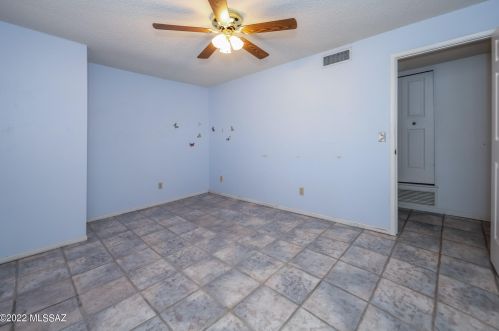 5242 Calle Montuoso, Tucson AZ 85745-9529 exterior