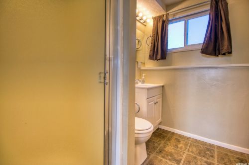 3728 Atmore Rd, Taylorsville UT 84084-1401 exterior