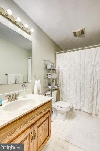 100 Columbus Ave, Littlestown PA 17340-1569 exterior