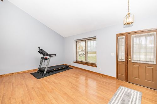 900 Bennington Dr, Bull Valley, IL 60014-8875