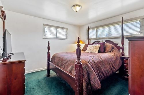 579 Montclair St, Pittsburgh PA 15217-2808 exterior