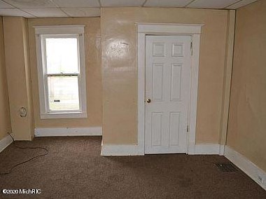 264 Merrill Ave, Meskegon MI 49441-2010 exterior