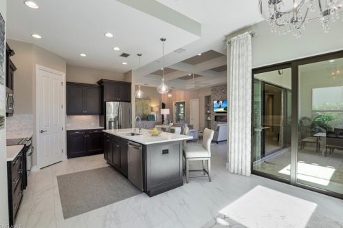 7247 Lantana Cir, Naples FL 34119-9809 exterior