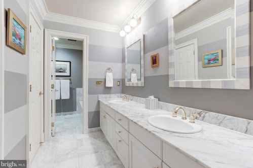 11 Wilkes St, Alexandria VA 22314-3856 exterior