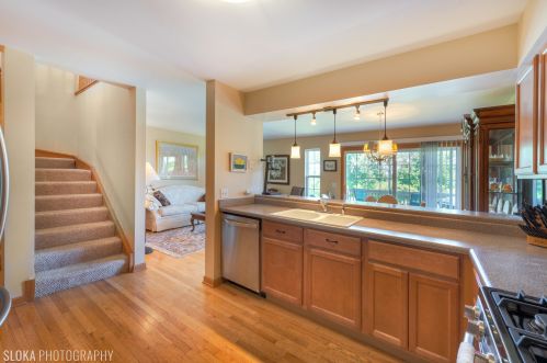 2660 Cobblestone Dr, Bull Valley, IL 60012-2606