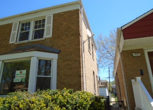 7933 Fairfield Ave, Chicago, IL 60652-1701